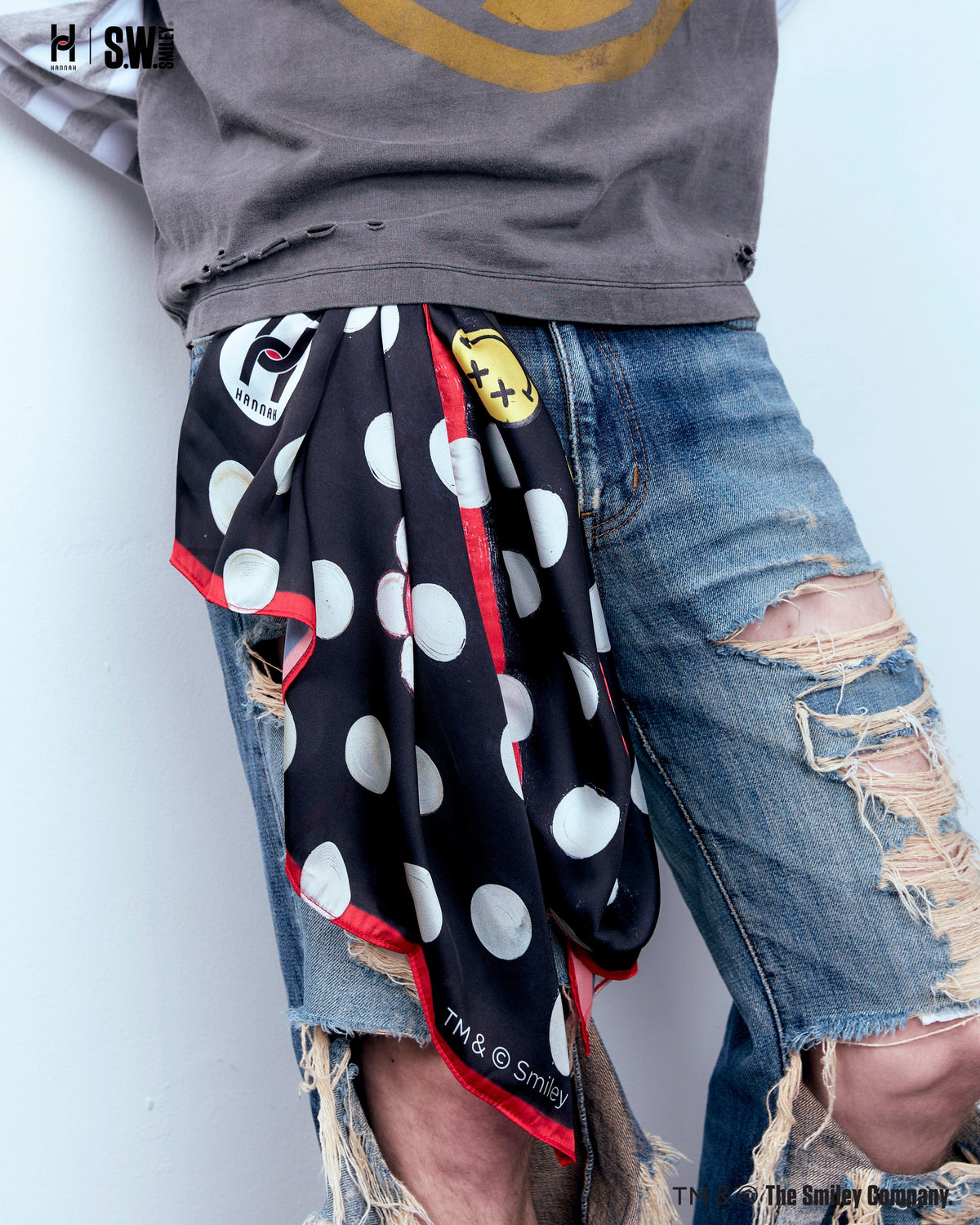 HANNAH x S.W.SMILEY Smiley Dots Edition Scarf